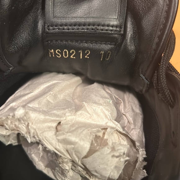 Black LV runners like new very clean!! Few wears just needs a wipe down - Picture 6 of 6